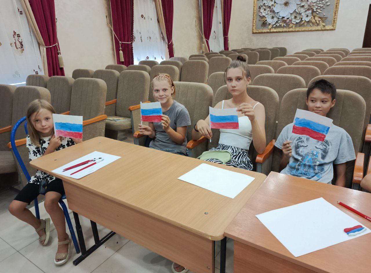 Белый синий красный